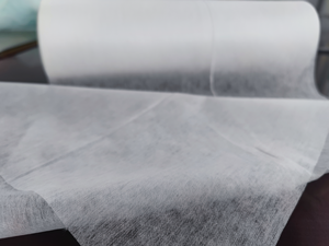 18-40gsm Farbige Einweg-Bettlaken Thermisch Verbundene Atmungsaktive Hautfreundliche Vliesstoff-Rolle Einfaches Muster Krankenhaus-Stil - Product Image 2