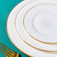 Bone China Geschirr- und Tellerset Jingdezhen Keramik Mikrowellengeeignet Goldverzierung Handbemaltes Design Nationaler Trendstil Geschenkset