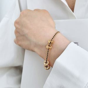 Bracelets en argent 925 plaqué or 22 carats avec chaîne tressée et pendentif Conis en zircone 5A, design exclusif Dylam, bijoux fins et élégants. - Product Image 4