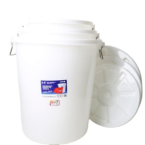 <span class=keywords><strong>Grossiste</strong></span> OEM Vente directe en usine Seau à eau en <span class=keywords><strong>plastique</strong></span> blanc pour le bain avec couvercle et poignée - Product Image 1