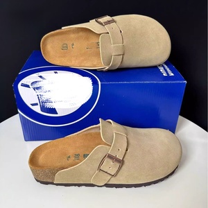 Sandales plates d'extérieur tendance en daim et liège, mules sabots avec semelle intérieure en liège massif, style Birkenstock allemand - Product Image 4