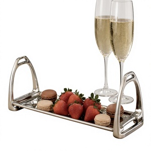 Plateau de service en métal de style mors de cheval équestre haut de gamme avec poignée, décoratif, style Mid-Century Modern, pour fruits, pour la maison - Product Image 1