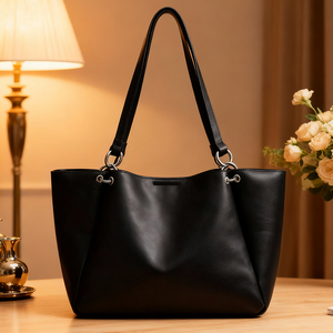 حقيبة إيكو واسعة ناعمة للسيدات حقيبة عطلة نهاية الأسبوع للسفر من أجل النساء مخصصة - Product Image 1