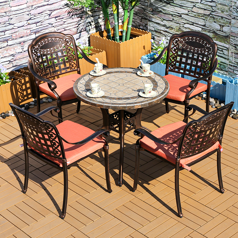 4 chaises + table ronde 80cm