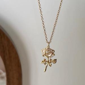 Elegante y Sencillo Collar con Colgante de Rama de Rosa y Perla Madre, para Mujer, Estilo Lujoso y Ligero, Sensación de Nicho, Cadena para Clavícula - Product Image 2