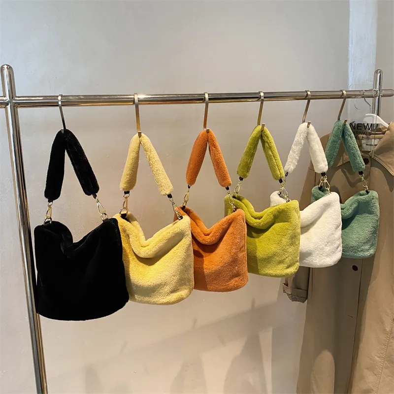 Latest fashion plush bucket hand bags 2022 young females plush bucket purses girls faux fur handbags for woman