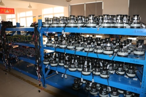 Nueva Máquina Eléctrica <span class=keywords><strong>de</strong></span> Limpieza <span class=keywords><strong>de</strong></span> Suelos con Operador a Bordo, Disco <span class=keywords><strong>de</strong></span> Cepillado <span class=keywords><strong>de</strong></span> 360mm, Limpiador <span class=keywords><strong>de</strong></span> 420mm, 1350m/h, Fregadora Secadora Compacta para Espacios Estrechos - Product Image 2