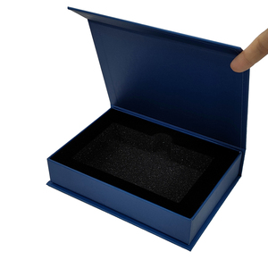 กล่องบรรจุภัณฑ์เครื่องประดับสีน้ำเงินหรูหราเป็นมิตรกับสิ่งแวดล้อม กล่องของขวัญช็<span class=keywords><strong>อก</strong></span><span class=keywords><strong>โก</strong></span><span class=keywords><strong>แล</strong></span><span class=keywords><strong>ต</strong></span>แบบกำหนดเองรีไซเคิลได้ พร้อมแม่เหล็กและแผ่นโฟมเสริม - Product Image 1