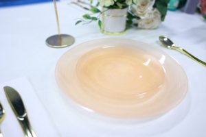 Assiettes rondes en plastique jetables <span class=keywords><strong>de</strong></span> 7 pouces, parfaites pour les fêtes d'<span class=keywords><strong>anniversaire</strong></span>, les mariages, les banquets, les pique-niques et l'usage quotidien - Product Image 3