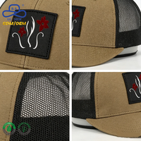 Gorra Trucker Personalizada OEM ODM de 6 Paneles con Parche Floral Bordado, Color Caqui, Estilo Casual Urbano, con Malla Negra en la Parte Trasera, Unisex