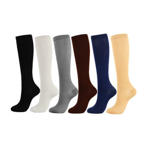 Chaussettes de cyclisme personnalisées multicolores Bilu, chaussettes athlétiques respirantes pour femmes, chaussettes athlétiques anti-transpiration pour le cyclisme sur route et VTT - Product Image 1