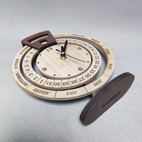 Horloge de bureau en bois rustique, antique, rétro, vintage avec affichage de calendrier perpétuel rotatif