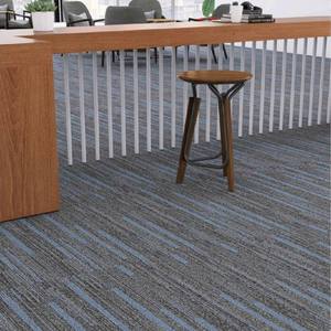 Dalles de moquette économiques et faciles à installer pour bureau et maison, 100*25, <span class=keywords><strong>boucle</strong></span> en velours, amortissement acoustique, support en nylon et PVC - Product Image 1