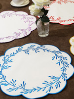 Napperon carré haut de gamme pour la décoration de table, motif feuille de liège brodé, résistant à la chaleur et imperméable