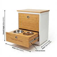 Meuble de rangement pour animaux de compagnie en bambou dissimulé avec tiroir distributeur de nourriture coulissant, station de stockage alimentaire tout-en-un et gain de place pour animaux de compagnie