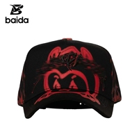 Gorra de béisbol unisex con diseño gótico de espina jacquard negra, parche de espiga roja brillante y letras bordadas con pedrería.