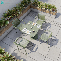Meubles de patio simples pour l'extérieur, table à manger carrée en aluminium avec revêtement en poudre et chaise sans accoudoirs pour jardin, bistrot, restaurant