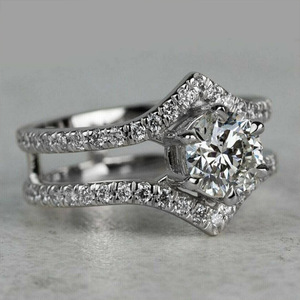 Anello a due pezzi a forma di V con corona scintillante a quattro punte per donna, gioielli da dito alla moda in stile principessa - Product Image 2