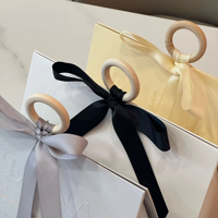 Sac cadeau créatif en carton épais avec poignée en bois et marquage à chaud, idéal pour bijoux, lunettes, souvenirs et cadeaux de mariage