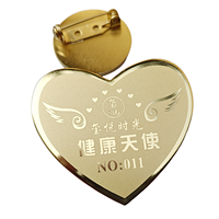 Badges personnalisés en métal OEM en acier inoxydable, impression UV, gravure laser, électroplaqué or 24 carats, décorés de strass, réfléchissants