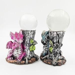 Piccola scultura di drago volante creativa con Base a sfera di cristallo con motivo fatto a mano in resina - Product Image 6