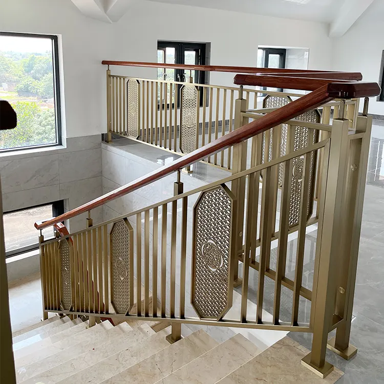 Deck ao ar livre aço inoxidável ouro luxo escada varanda trilhos design resort villa casa balaustrada corrimão de madeira escada trilhos