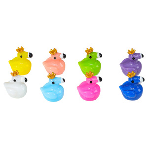 Adornos de resina con forma de corona de flamenco, mini colgante decorativo para escritorio, coche, regalo, accesorio de joyería DIY unisex - Product Image 1