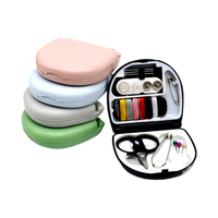 Kit de couture portable en plastique pour hôtel et dortoir, mini trousse de rangement pratique pour fil et aiguilles avec outils de réparation d'urgence