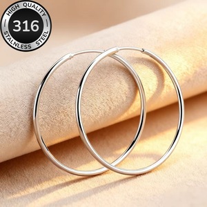 Boucles d'oreilles 18KHOOP transfrontalières européennes et américaines, luxe léger pour femmes, boucles d'oreilles classiques haut de gamme à bobine inductrice - Product Image 3