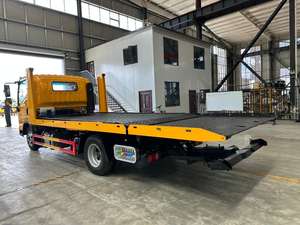 Camion de dépannage à plateau plat HOWO 4x2, véhicule de récupération robuste avec treuil pour service routier d'urgence et assistance en cas de panne - Product Image 4