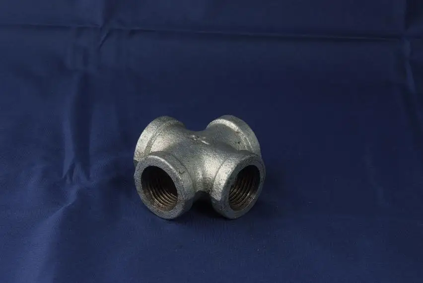 JINMAI Quente Mergulhado Galvanizado Ferro BS NPT Pipe Fitting Igual Reduzindo Cruz