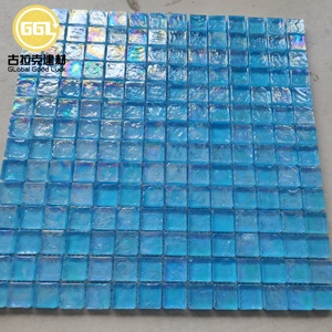 Piastrelle a Mosaico in Vetro Blu Iridescente Perlescente per Piscine Esterne - Product Image 5