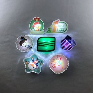 Badges nominatifs personnalisés en acrylique avec LED clignotante pour revers - Product Image 5