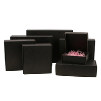 Conception gratuite d'enveloppe d'emballage boîtes d'emballage postal noir personnalisé boîte d'emballage de vêtements en carton boîte de papier cadeau de luxe