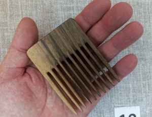 Peine para el cabello de madera hecho a mano, accesorio para el cuidado del cabello respetuoso con el medio ambiente, ligero y elegante - Product Image 4