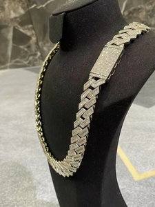 Cadena de eslabones unisex de 18 mm, estilo hip-hop, popular, con moissanita VVS, chapada en oro de 22k sobre plata de ley - Product Image 4