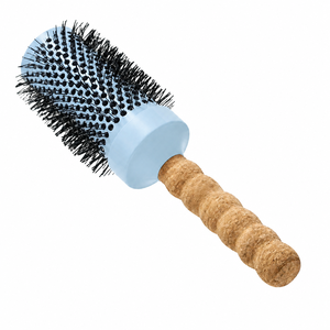 <span class=keywords><strong>Brosse</strong></span> à cheveux <span class=keywords><strong>ronde</strong></span> professionnelle <span class=keywords><strong>en</strong></span> céramique et aluminium avec manche <span class=keywords><strong>en</strong></span> liège OEM personnalisé, poils <span class=keywords><strong>en</strong></span> nylon, pour salon de coiffure, vente <span class=keywords><strong>en</strong></span> gros - Product Image 3