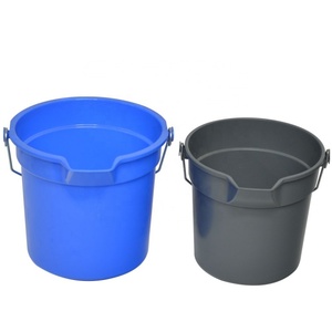 Petit seau à eau en plastique avec poignée en métal et bec verseur Seau de lavage économique - Product Image 5