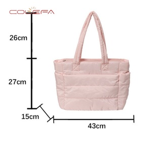 กระเป๋าโท้ท Colefa สีเทาอ่อน นุ่มฟู หรูหรา คุณภาพเยี่ยม ขายดี  สามารถสั่งทำโลโก้ส่วนตัวได้ กระเป๋าโท้ทสีชมพูฟูฟ่อง พร้อมโลโก้ของฉัน - Product Image 3