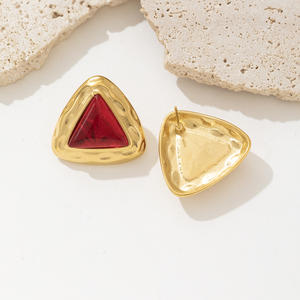 เครื่องประดับทันสมัยต่างหูทอง18K ทำจากสเตนเลสสีแดงโอนิกซ์ทรงสามเหลี่ยมบิดทรงหยดน้ำคริสตัลสีแดงแฟชั่นบูติก - Product Image 5