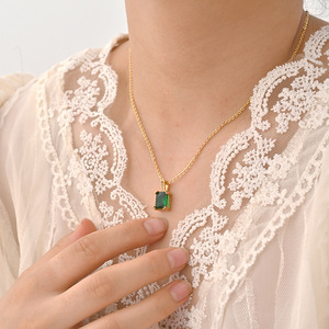Collar de Diamantes de 45 cm con Colgante Madonna con Certificado IGI, Engaste de Bisel, Corte Radiante, 1 Quilate, DEF VS VVS, Chapado en Oro Amarillo de 14k sobre Plata - Product Image 4