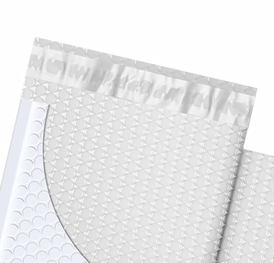 Enveloppes d'expédition polyvalentes, résistantes, imperméables et auto-adhésives - Product Image 1