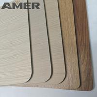 Panneaux muraux décoratifs insonorisants en placage de bois Amer Factory, finition charbon