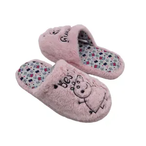 OEM personnalisé femmes pantoufles d'animaux d'intérieur fausse fourrure en peluche pantoufles en poils de lapin pour les femmes TPR semelle extérieure plat hiver maison pantoufles