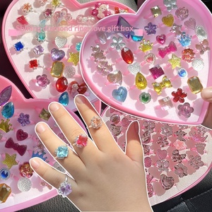 Juego de Anillos de Resina Plástica Brillante con Diseño de Flores y Cristales de Imitación para Niñas, Pequeñas Princesas - Product Image 4