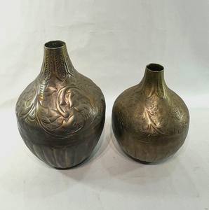 Ensemble de vases en aluminium composé de deux vases magnifiquement conçus, chacun orné de motifs floraux complexes, prix de gros - Product Image 3