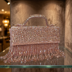 Pochette perlée écologique et durable avec franges en cristal, fermeture magnétique et anse annulaire, capacité jusqu'à 1L, idéale pour les soirées. - Product Image 2