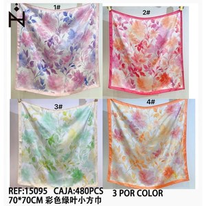 Foulard Quadrato Piccolo con Foglie Verdi Colorate 70x70Cm FULARES - Product Image 3