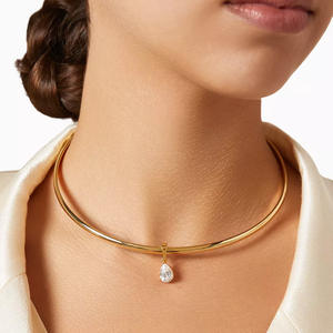 Collar Ajustable Minimalista y Elegante con Garantía Anti-Deslustre, Chapado en Oro de 18K sobre Acero Inoxidable, Diseño Abierto en Forma de Lágrima para la Clavícula - Product Image 2