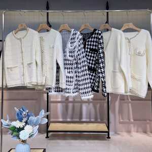 Abrigo Corto de Terciopelo de Visón Nuevo de Otoño e Invierno 2022, Ropa de Mujer de Segunda Mano con Descuento al por Mayor - Product Image 3